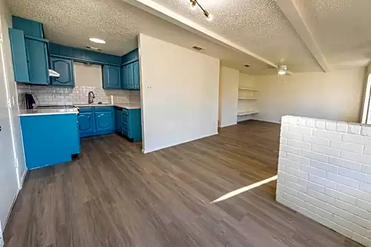 6130 37th St Photo 2