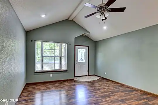 3423 S Jackson Ave Photo 2