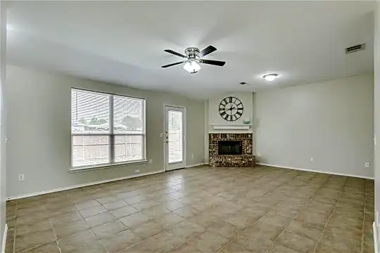700 Kerwin Ct Photo 2