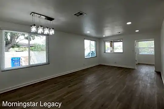 808 S Melendres St Photo 2