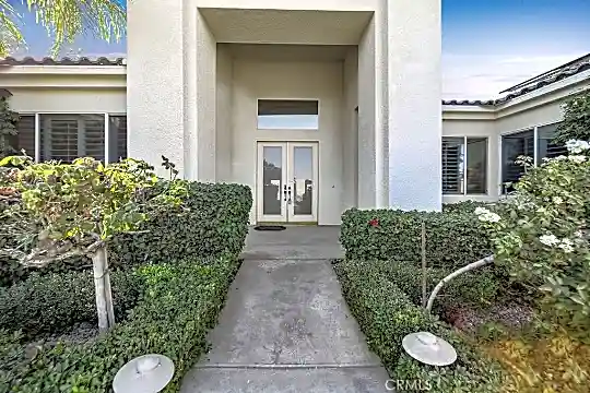 40 Scarborough Way Photo 2
