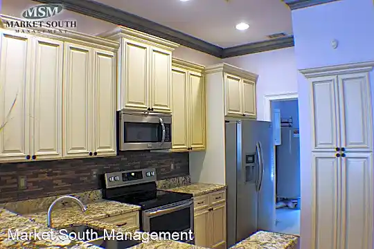 335 W Charlton St Photo 2