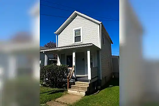 1008 Elm St Photo 1
