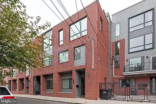 2219 Hope St Photo 1