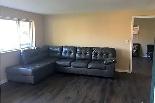 2246 Lynpark Ave Photo 2