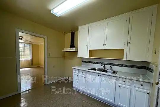 3132 Byron Ave. Photo 2