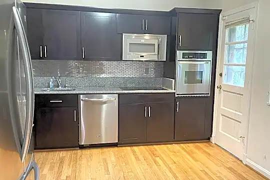 9209 E Parkhill Dr Photo 2