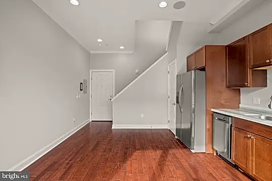 901 N Front St #14 Photo 2