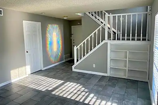 7302 Elderberry Cir Photo 2