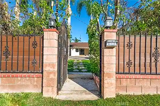 8558 Paso Robles Ave Photo 2