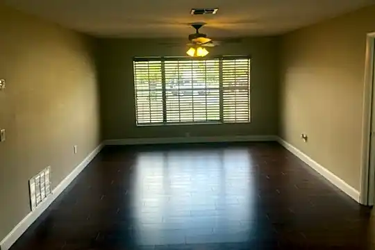 532 Walnut St Photo 2
