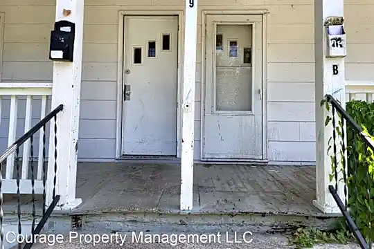 109 Chestnut St Photo 2