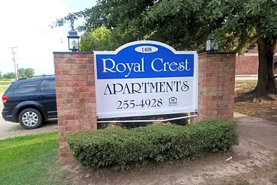 Royal Crest Apartments Photo 2