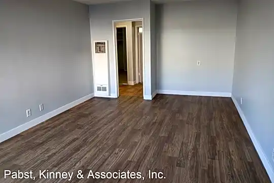 723 Elm Ave Photo 2