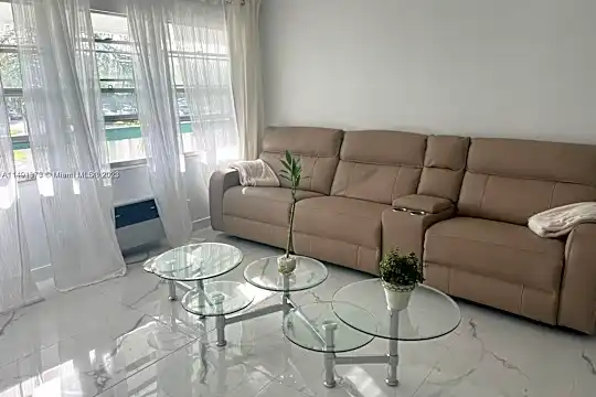 340 Oakridge S #340 Photo 2