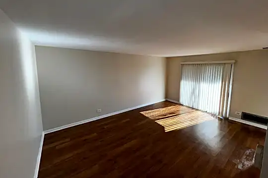 2275 Country Club Dr Photo 2