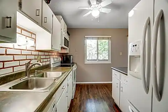 650 Thistle Ave Photo 2