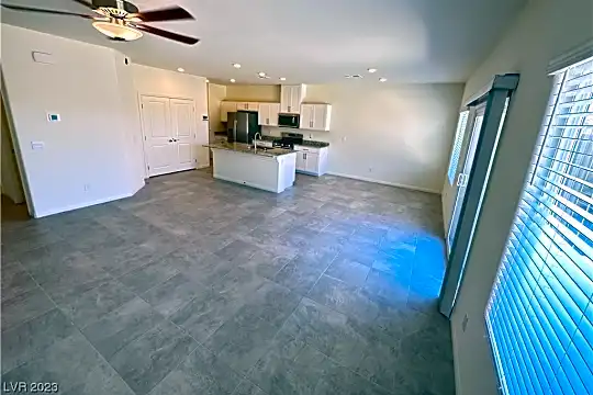 7731 Moore Crk Ln Photo 2