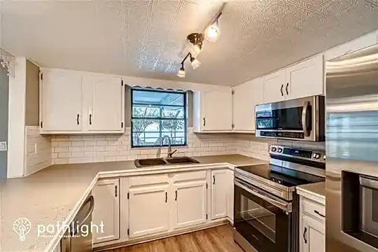 7317 Berwick Way Photo 2