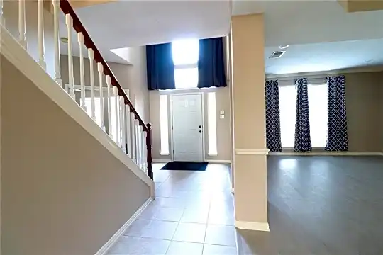 7509 Avalon Dr Photo 2