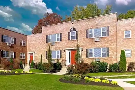 Brian Court Apartments Photo 2