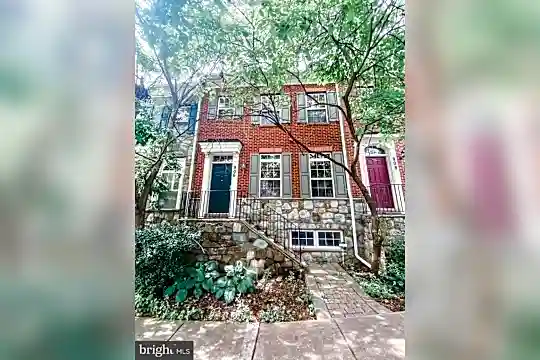 906 Havencrest St Photo 1
