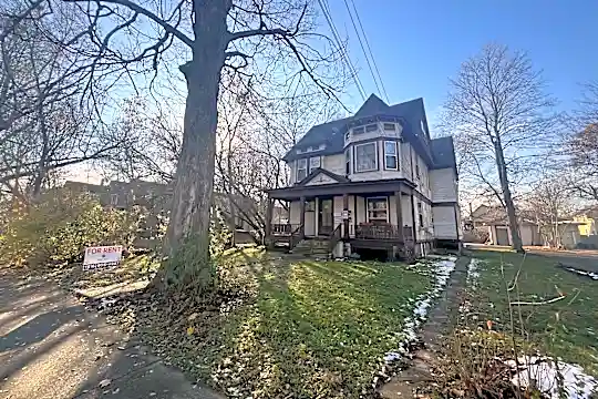 922 S Park St Photo 2