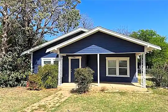 1341 Hickory St Photo 1