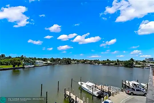 333 Sunset Dr #705 Photo 1
