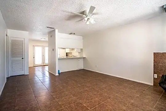 6103 38th St Photo 2