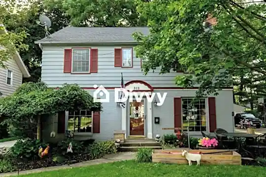 312 Kenilworth Dr Photo 1