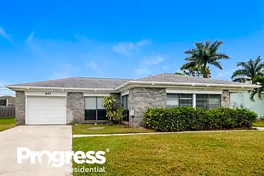 443 SW Lakehurst Drive
