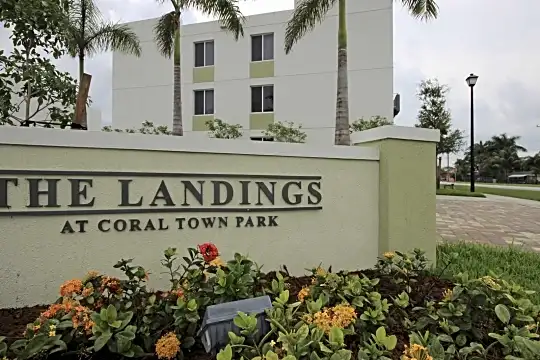 The Landings at Coral Town Park Photo 2