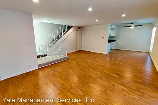 13138 Moorpark St Photo 1