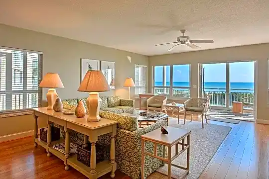 8820 S Sea Oaks Way #201 Photo 2