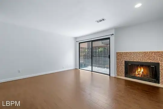 104 N Wilson Ave Photo 1