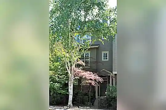 6024 NE Alder St Photo 1