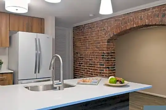 2027 Arch St Photo 1