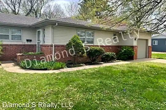 2712 S Stewart Ave Photo 2