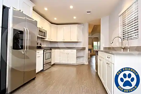10015 East Mountain View Road, Unit 1007 Photo 1