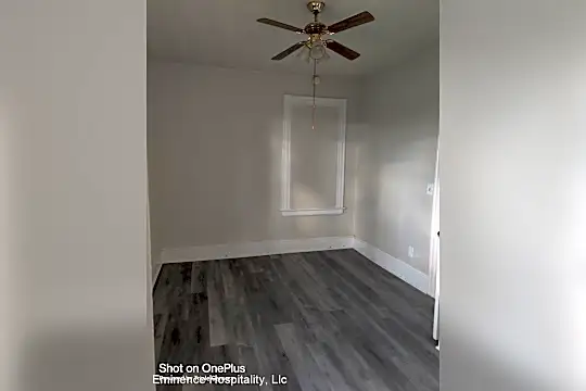 194 Curtis St Photo 2