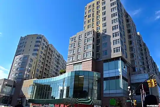 40-28 College Point Blvd #T2-811 Photo 1