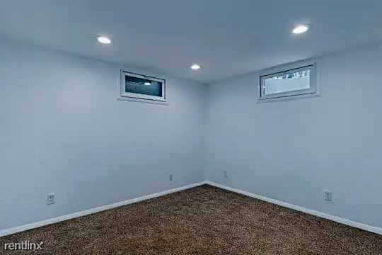 7 E Diamond St Photo 2