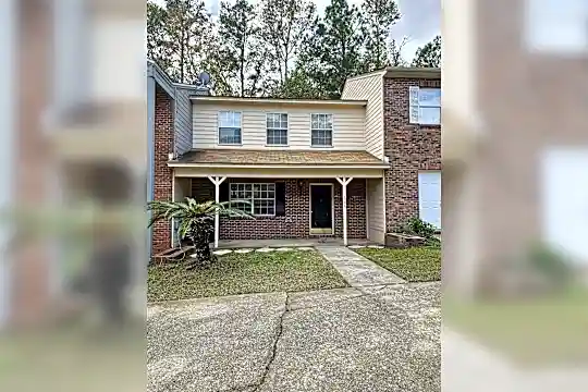 2388 Gregory Dr Photo 2