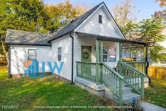 1418 St Paul St Photo 2