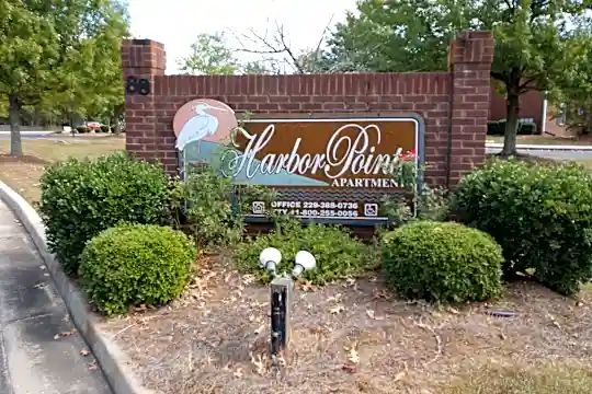 Harbor Pointe Apartments Photo 2