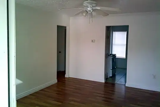1141 NW Ozmun Ave Photo 2