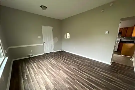 499 Case St Photo 2