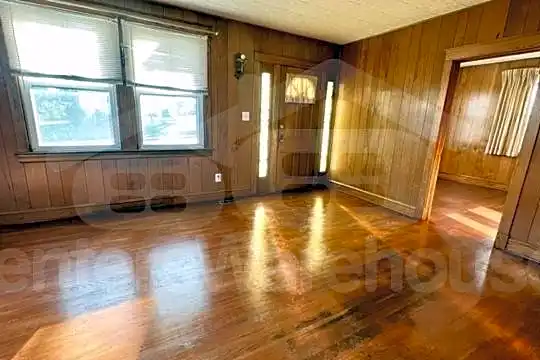 1270 Linden Ave Photo 1