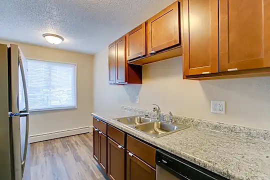 1337 Arkwright St N Photo 2